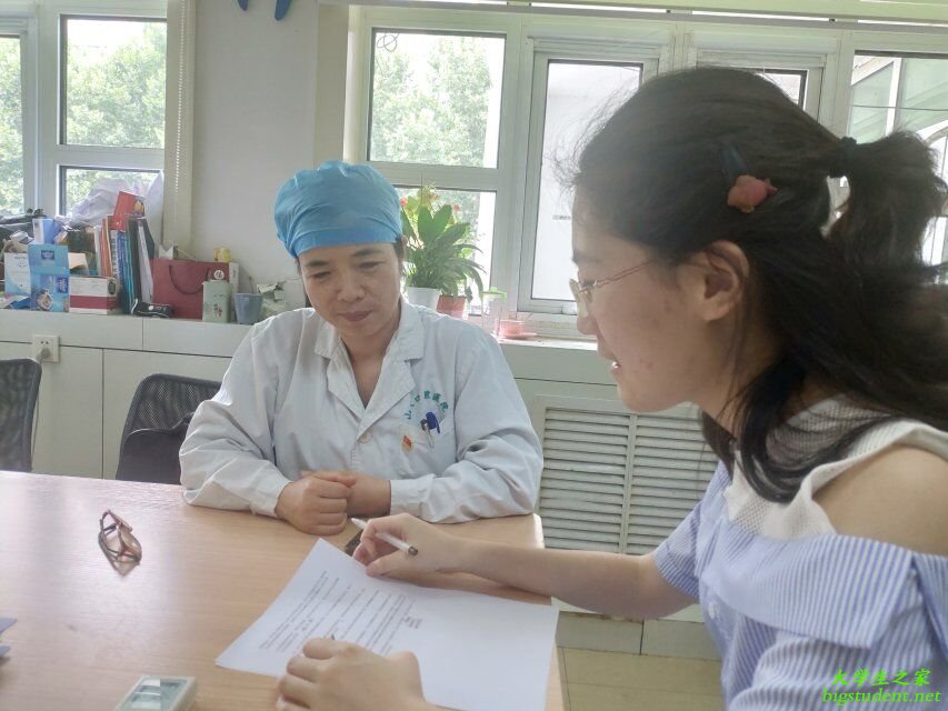微齿博爱志愿服务队-MOUTH社会实践队队员采访口腔种植科老师